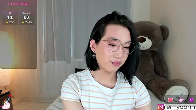 Snapshot of Ren_yoon chatting on May 15, 5:25 am Ren yoon online show from May 15, 5:25 am