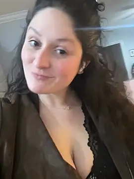 Snapshot of milf94k chatting on February 22, 8:18 am milf94k online show from February 22, 8:18 am