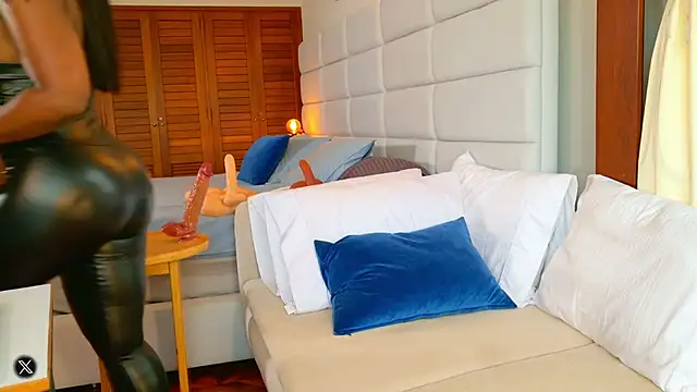 lissetlong69 online show from October 3, 7:55 pm