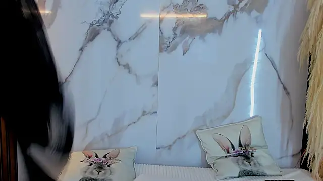 hannahill69 online show from February 19, 10:45 am