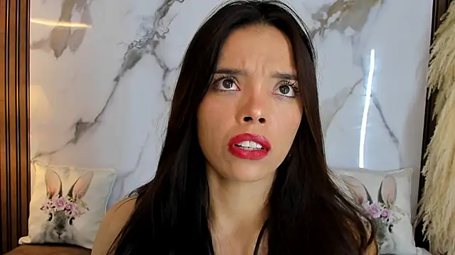 hannahill69 online show from February 24, 5:00 am