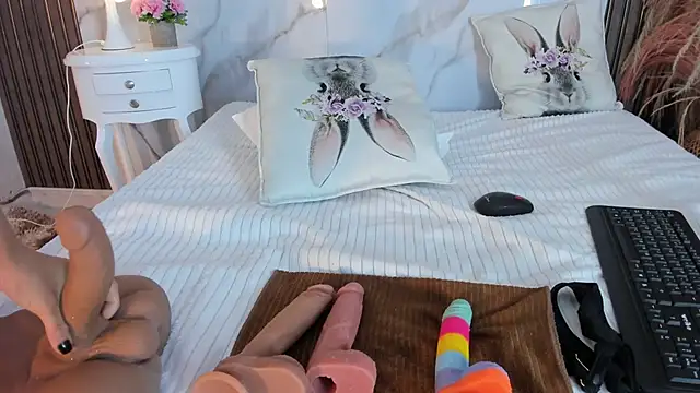 hannahill69 online show from March 27, 8:26 am