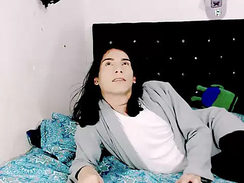 camii extrange online show from February 12, 9:43 pm