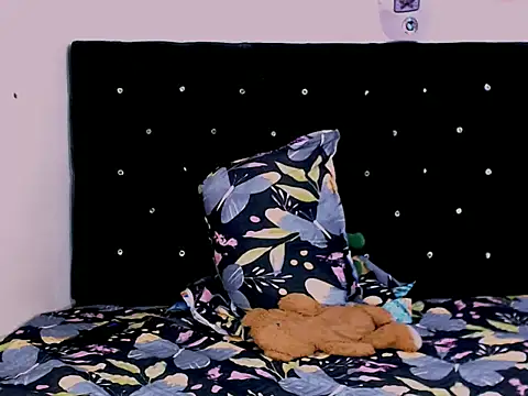 camii extrange online show from March 26, 8:58 pm