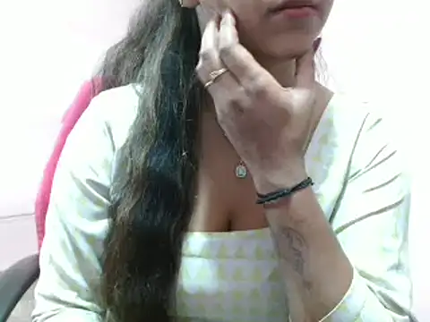 LovingPihu online show from March 7, 8:45 am