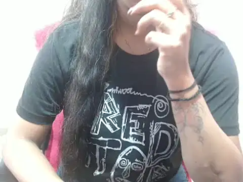 LovingPihu online show from March 11, 11:12 am