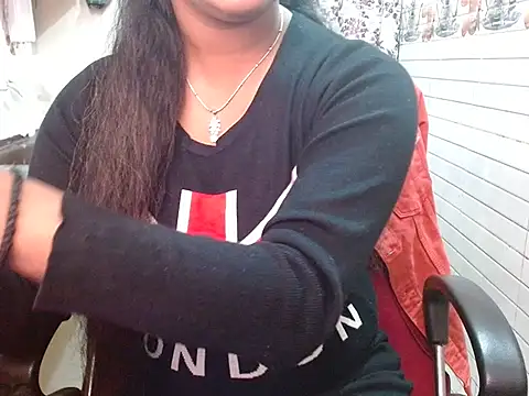 Snapshot of LovingPihu chatting on February 3, 6:00 am LovingPihu online show from February 3, 6:00 am