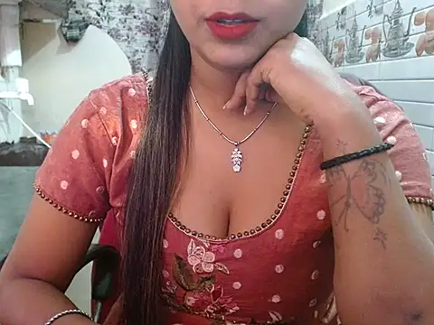 Snapshot of LovingPihu chatting on February 5, 4:28 am LovingPihu online show from February 5, 4:28 am