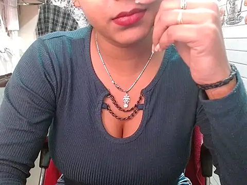 Snapshot of LovingPihu chatting on February 8, 5:22 am LovingPihu online show from February 8, 5:22 am