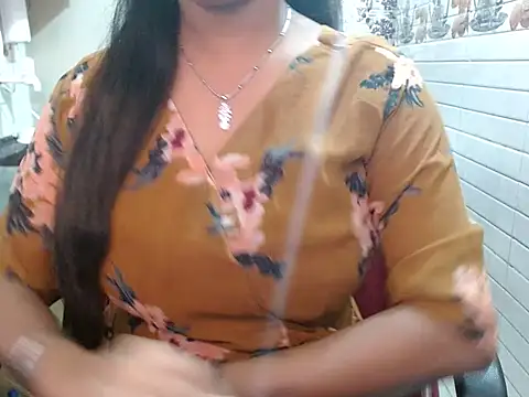 Snapshot of LovingPihu chatting on March 21, 8:41 am LovingPihu online show from March 21, 8:41 am