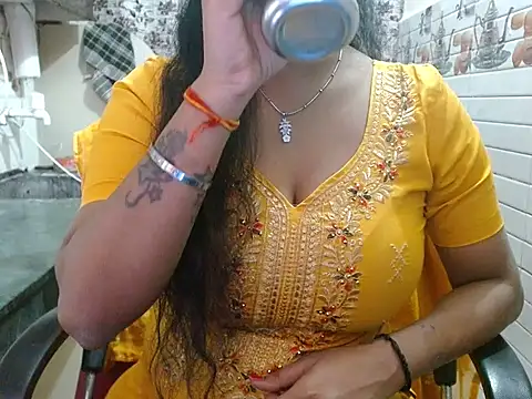 Snapshot of LovingPihu chatting on March 23, 5:44 am LovingPihu online show from March 23, 5:44 am