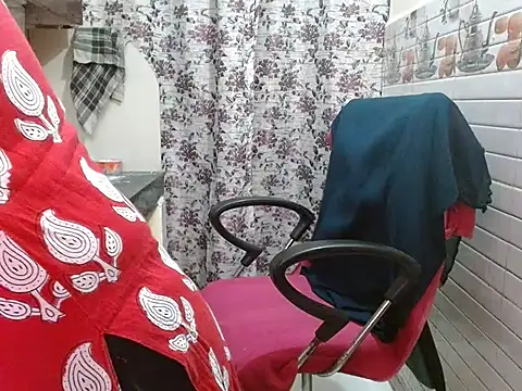 Snapshot of LovingPihu chatting on March 28, 6:02 am LovingPihu online show from March 28, 6:02 am