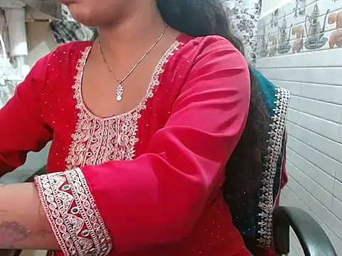 Snapshot of LovingPihu chatting on March 29, 6:02 am LovingPihu online show from March 29, 6:02 am