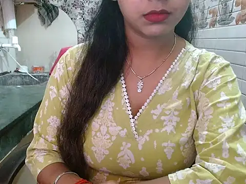 Snapshot of LovingPihu chatting on April 3, 5:49 am LovingPihu online show from April 3, 5:49 am