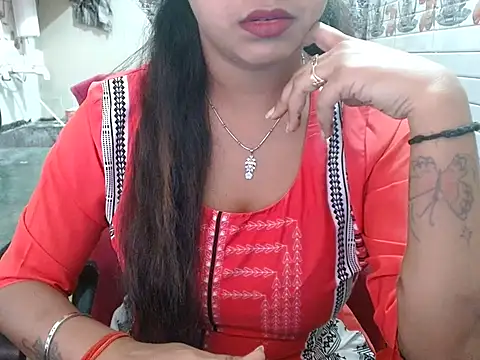 Snapshot of LovingPihu chatting on April 5, 4:42 am LovingPihu online show from April 5, 4:42 am