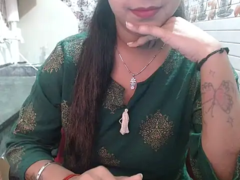 Snapshot of LovingPihu chatting on April 6, 5:08 am LovingPihu online show from April 6, 5:08 am