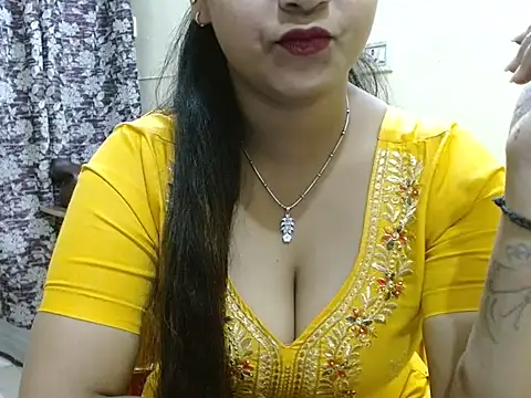 Snapshot of LovingPihu chatting on April 7, 5:08 am LovingPihu online show from April 7, 5:08 am