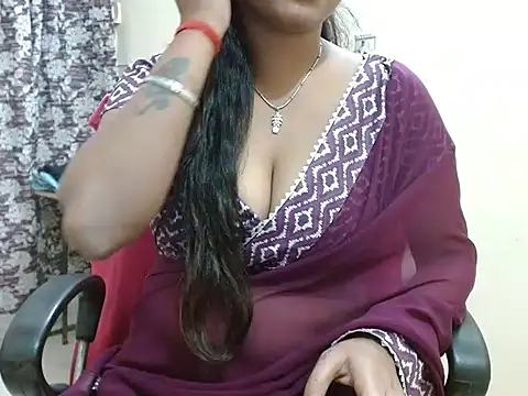 Snapshot of LovingPihu chatting on April 9, 6:19 am LovingPihu online show from April 9, 6:19 am