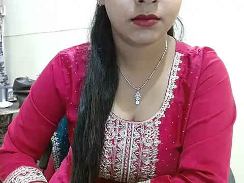 Snapshot of LovingPihu chatting on April 10, 5:23 am LovingPihu online show from April 10, 5:23 am