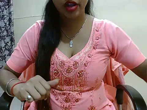 Snapshot of LovingPihu chatting on April 13, 5:35 am LovingPihu online show from April 13, 5:35 am