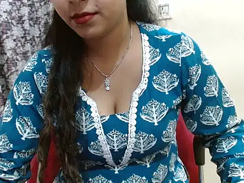 Snapshot of LovingPihu chatting on April 16, 5:30 am LovingPihu online show from April 16, 5:30 am