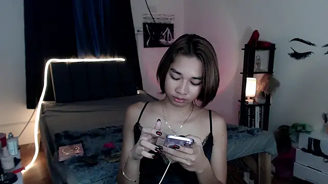 Snapshot of SweetCumFrancine chatting on May 11, 8:53 am SweetCumFrancine online show from May 11, 8:53 am