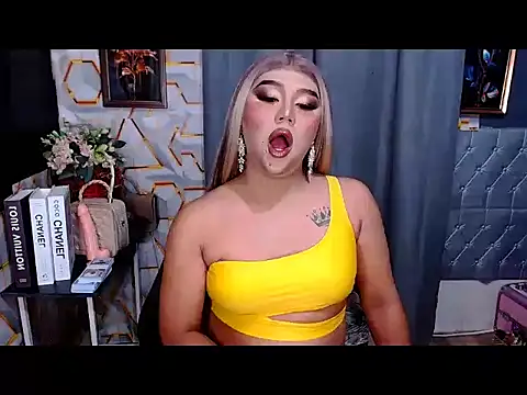 Snapshot of SweetCumFrancine chatting on May 31, 1:58 am SweetCumFrancine online show from May 31, 1:58 am