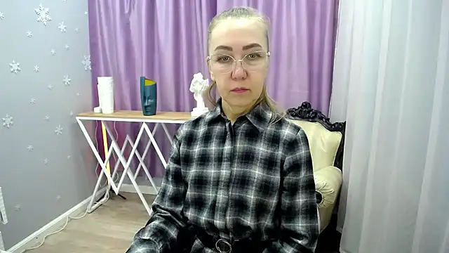 queen a n i online show from January 25, 8:53 am