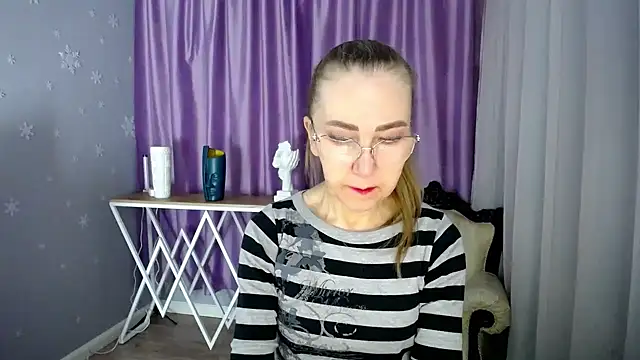 queen a n i online show from February 22, 12:08 pm