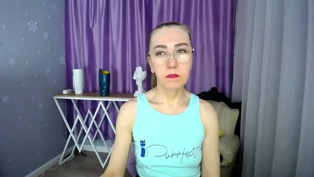 queen a n i online show from March 18, 12:25 pm