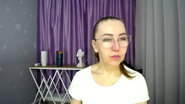 queen a n i online show from March 23, 6:58 am