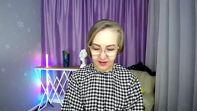 queen a n i online show from October 7, 10:45 am