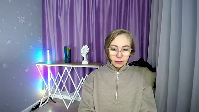 queen a n i online show from November 1, 9:55 am