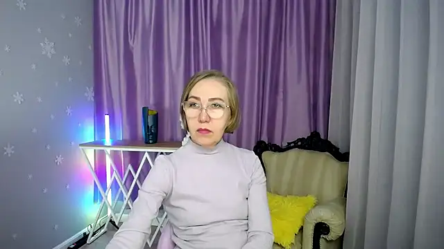 queen a n i online show from November 27, 9:00 am