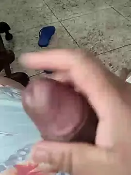 Snapshot of vini4016 chatting on January 1, 5:11 pm vini4016 online show from January 1, 5:11 pm