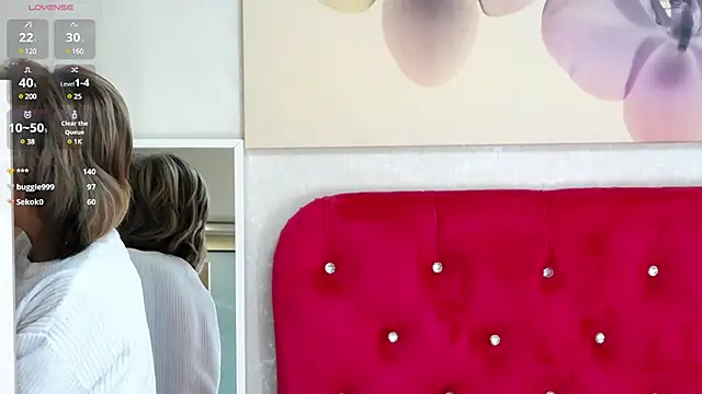 LoraDelNiro online show from March 22, 7:42 pm