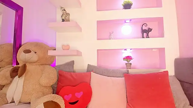  liathompsom09 online show from December 15, 8:35 pm