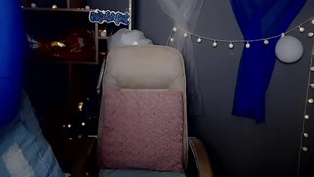 Snapshot of JessikaDaniel chatting on October 5, 6:34 am JessikaDaniel online show from October 5, 6:34 am