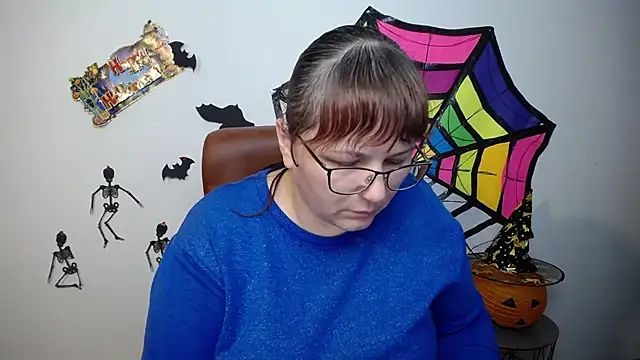 Snapshot of AliceInksSweetty chatting on October 25, 6:10 am AliceInksSweetty online show from October 25, 6:10 am