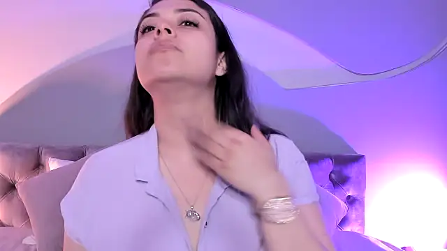 Nicolle W online show from March 8, 11:58 am