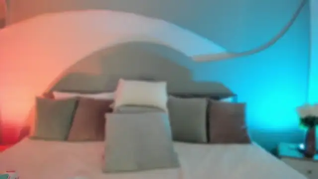 Nicolle W online show from October 10, 11:53 am