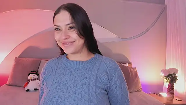 Nicolle W online show from December 5, 11:52 am