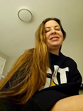 Snapshot of RebeccaXO_ chatting on February 14, 3:11 am RebeccaXO online show from February 14, 3:11 am
