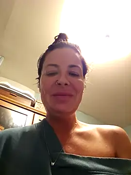 Snapshot of RebeccaXO_ chatting on April 24, 4:48 am RebeccaXO online show from April 24, 4:48 am