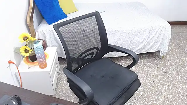 emiliaa hot online show from January 10, 12:27 am