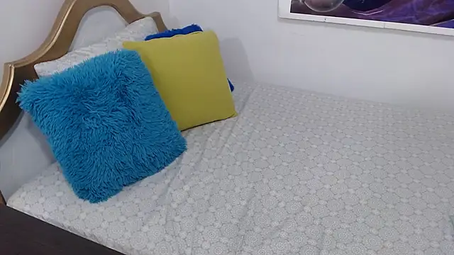 emiliaa hot online show from February 15, 9:26 pm