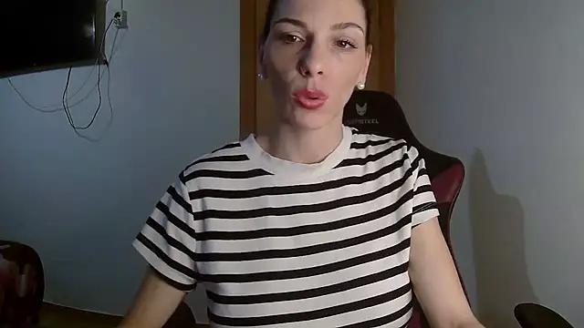 Vampirosa online show from February 4, 7:42 pm