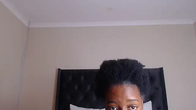 Snapshot of Sexynaughty_Gal chatting on March 23, 12:36 am Sexynaughty Gal online show from March 23, 12:36 am