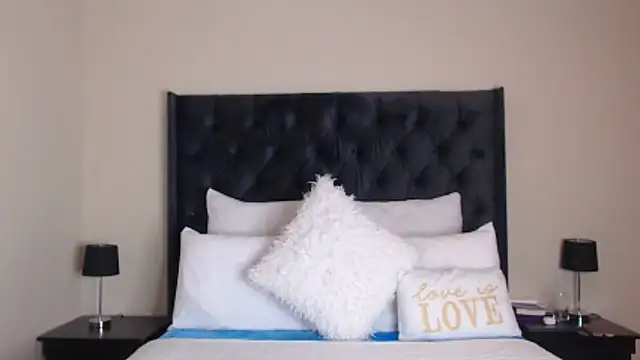 Snapshot of Sexynaughty_Gal chatting on November 8, 9:46 pm Sexynaughty Gal online show from November 8, 9:46 pm