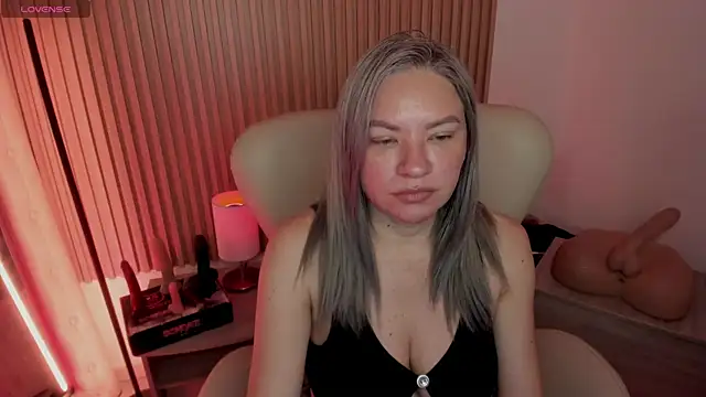 MarianL0ve online show from March 4, 10:57 am